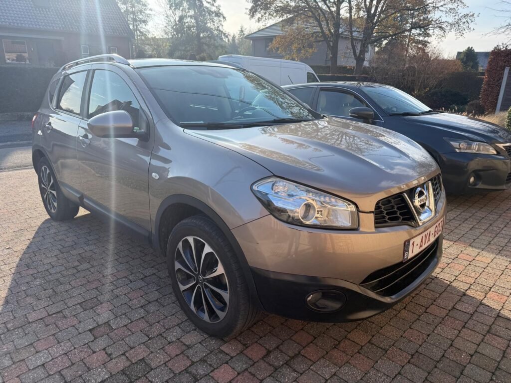 Nissan rachetée par CarSwitch24 à Mont-Saint-Guibert, vue de trois quarts avant