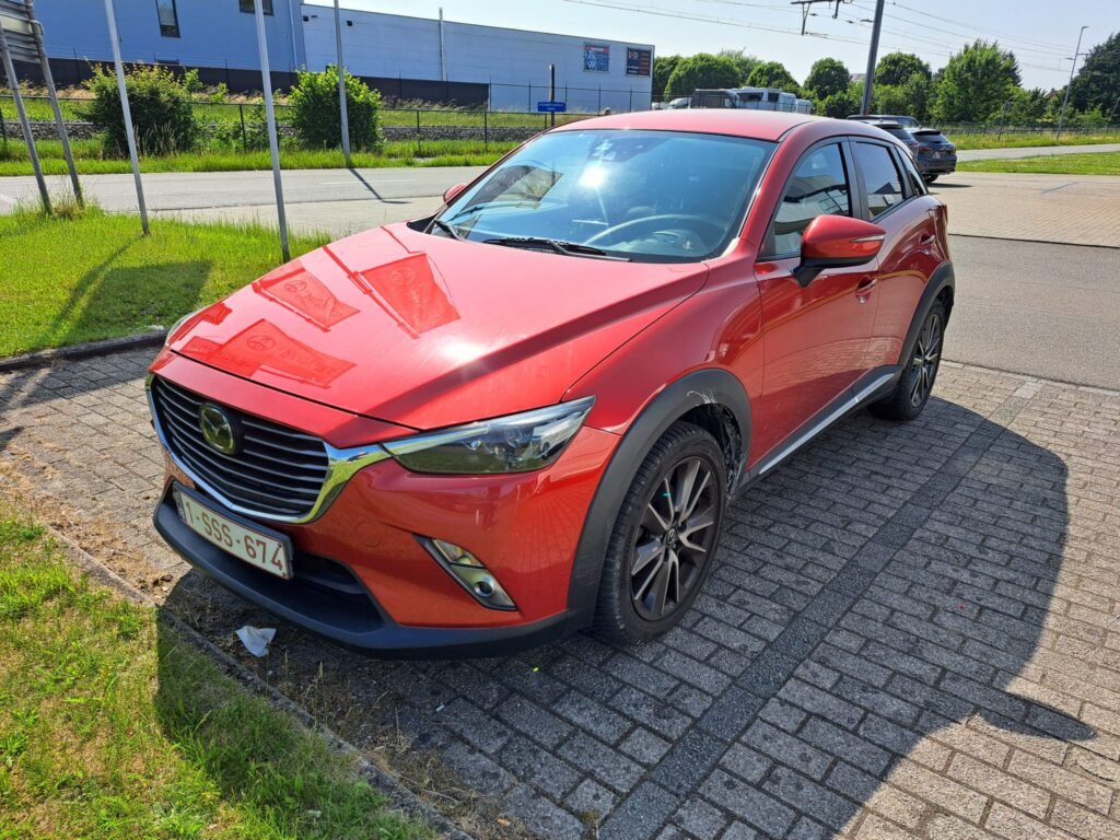 Mazda CX-3 rouge de 2017 rachetée par CarSwitch24 à Ramillies, vue de trois quarts avant