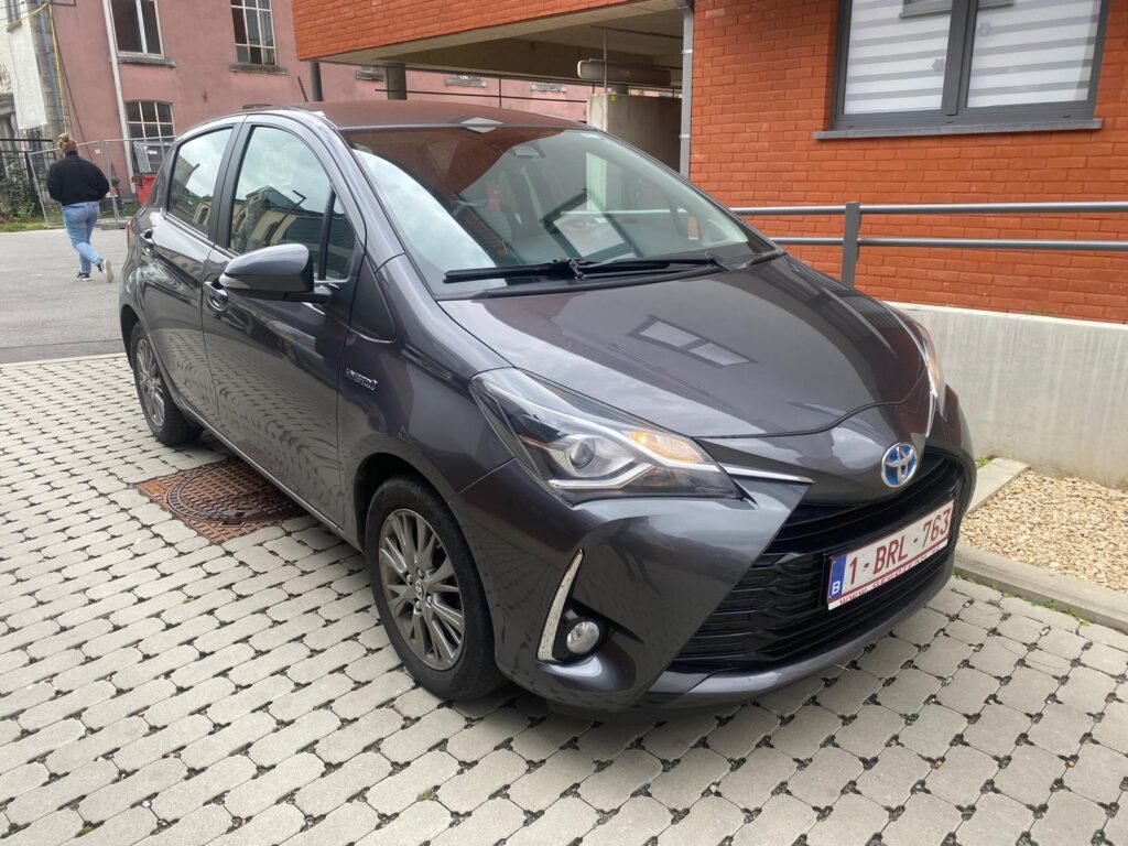 Toyota Yaris hybride de 2018 achetée par CarSwitch24 à Beloeil.
