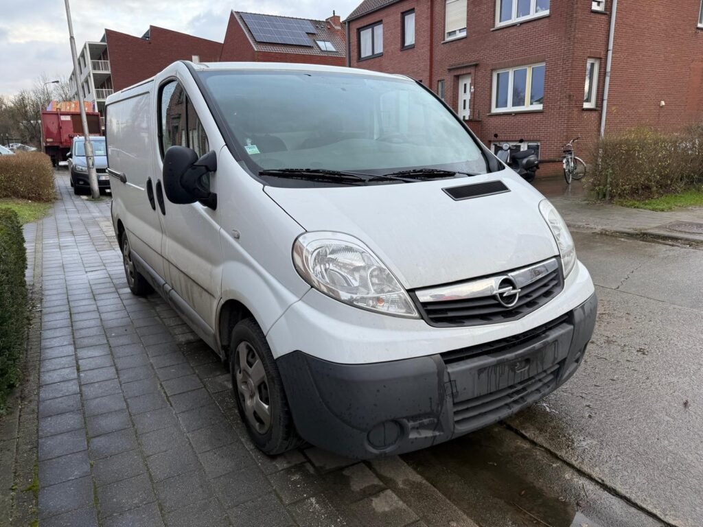 Opel Vivaro 2008 acheté dans la commune de Momignies par CarSwitch24