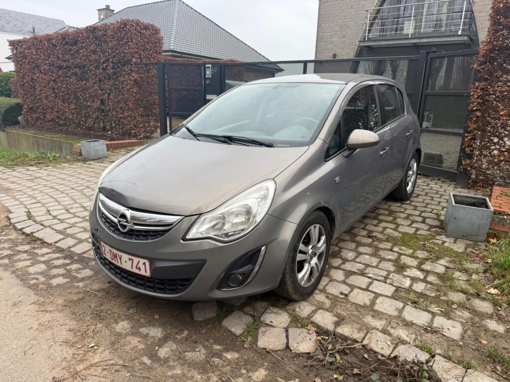 Opel Corsa 2012 achetée à Beauraing par CarSwitch24