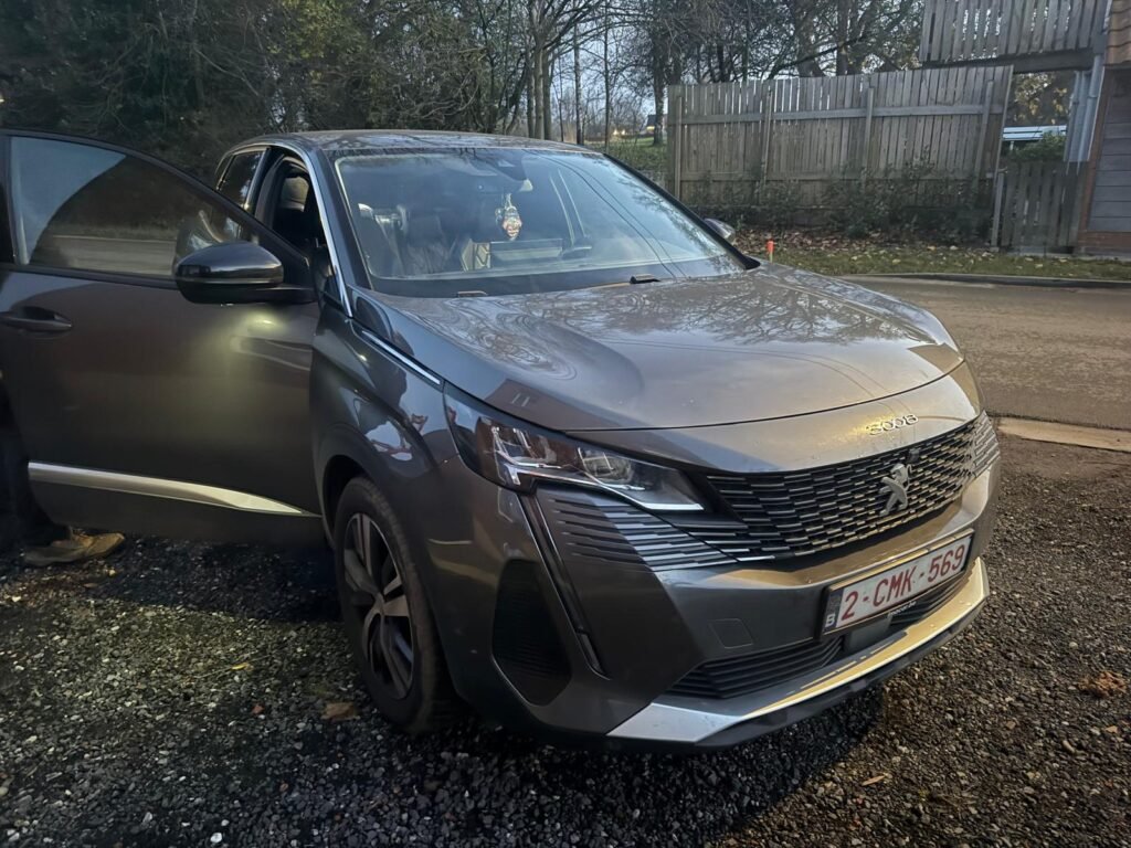 Peugeot 3008 2022 acheté à Bièvre par CarSwitch24