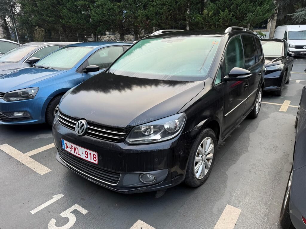 Volkswagen Touran 2015 acheté à Cerfontaine par CarSwitch24