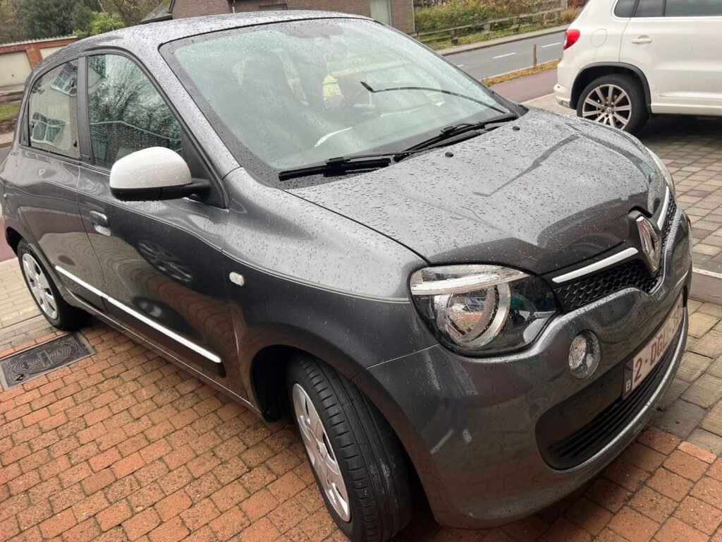 Renault Twingo 2018 achetée à Fosses-la-Ville par CarSwitch24