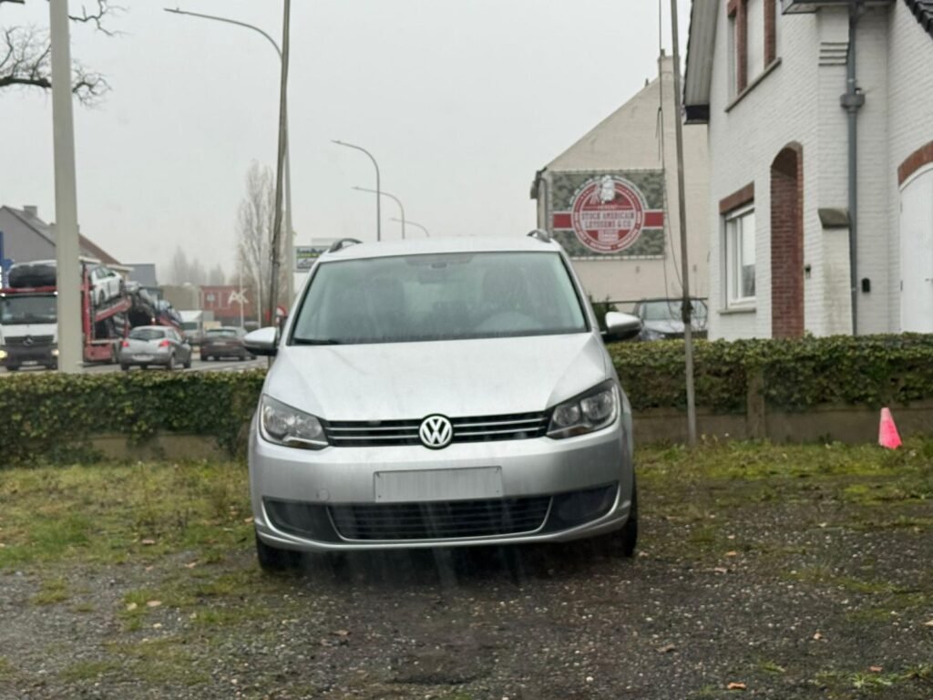 Volkswagen Touran 2014 acheté à Houyet par CarSwitch24