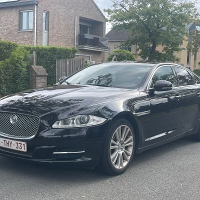 Jaguar XJ noire de 2015 rachetée par CarSwitch24 à Incourt, vue de trois quarts avant